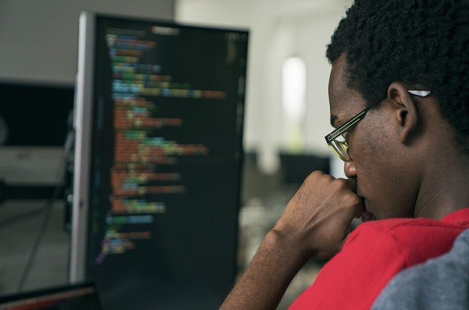 Why Every Rwandan Business Needs E-commerce in 2025 — Resources on IzubaGen